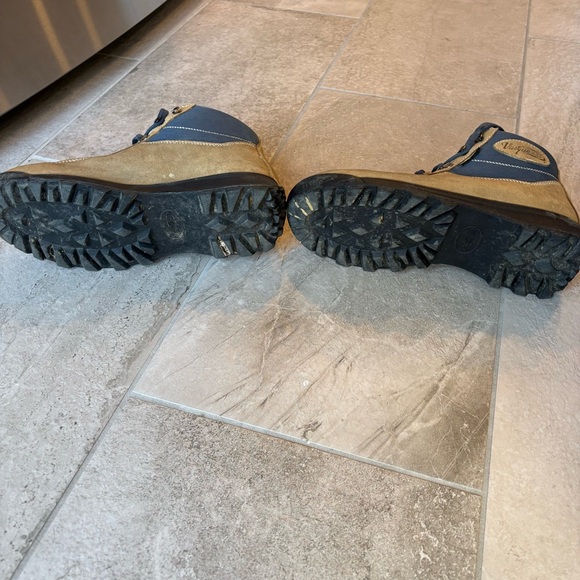 Vasque Skywalk Men's Tan and Navy Boots - Picture 4 of 4